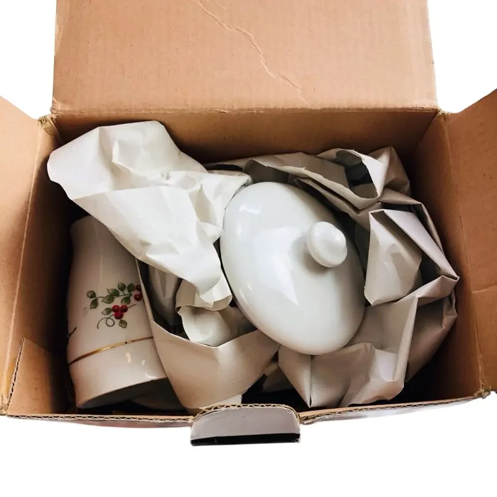 NIB Everyday Gibson Holiday Gold Table Top Set Salt Pepper Creamer Sugar